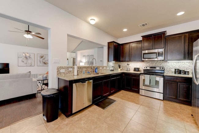 Building Photo - 12500 Ellen Ct