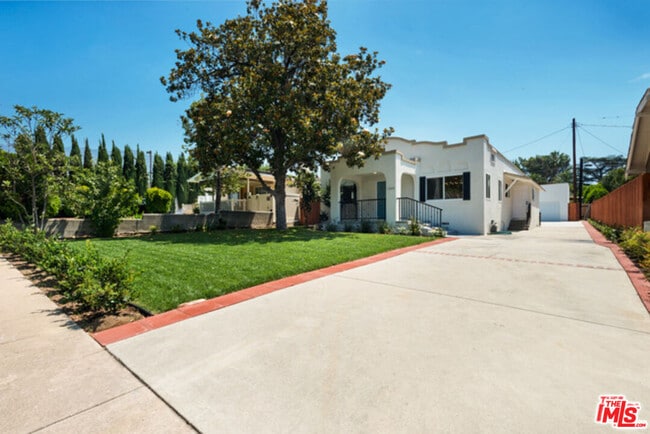 Primary Photo - 1288 N Hill Ave