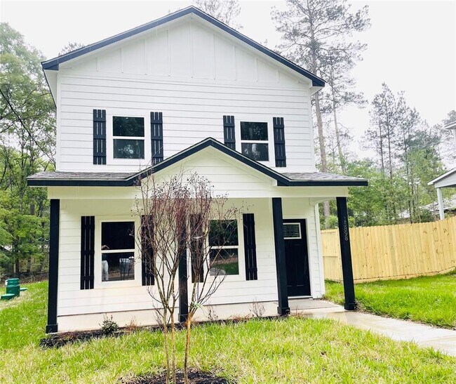 Building Photo - 15898 Chestnut Dr