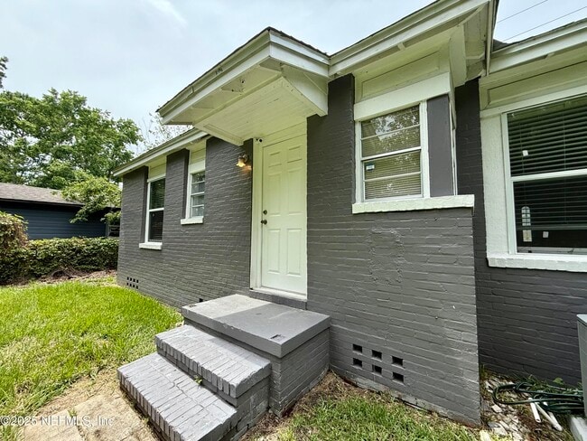 Building Photo - 4694 Timuquana Rd