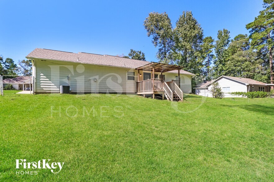 Building Photo - 10684 Royal York Dr