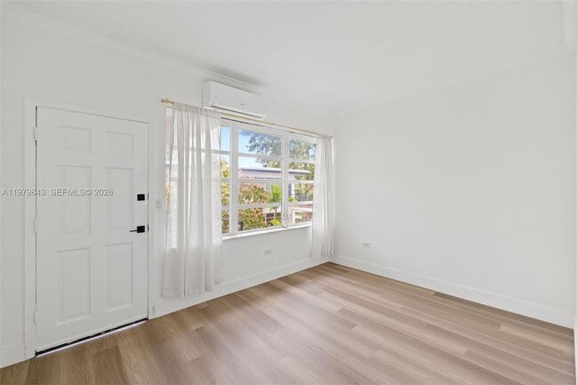 Building Photo - 4710 Pine Tree Dr