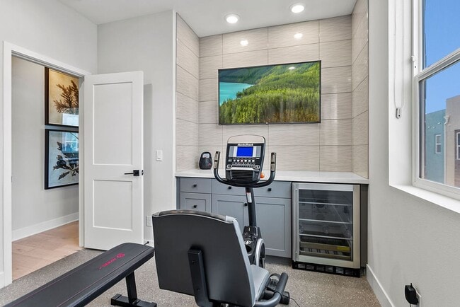 Building Photo - FURNISHED MODEL TOWNHOME IN HOA COMMUNITY