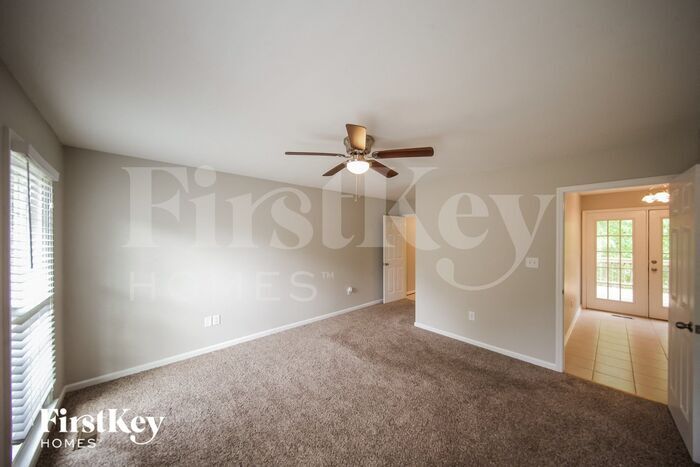 Building Photo - 2301 Buckingham Pl