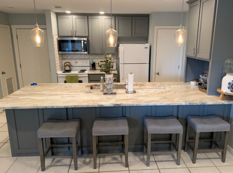 Building Photo - 604 Highcrest Dr