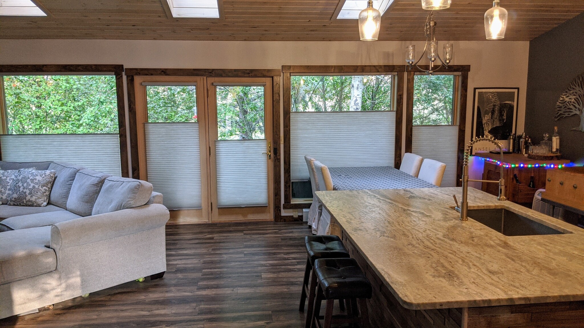 Wall of windows in kitchen/living room with brand new blinds. Top down bottom up. - 7 Willowbrook Close