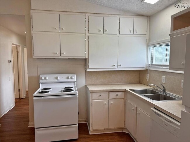 Building Photo - 4111 McGaha Ave