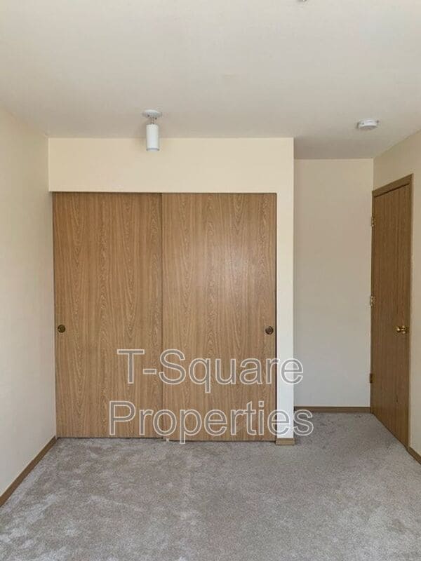 Building Photo - 15815 Admiralty Way