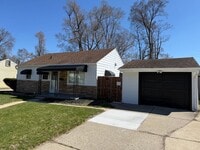 Building Photo - 3 bedroom 1 bath ranch style home, hardwood floors. 1 car garage.