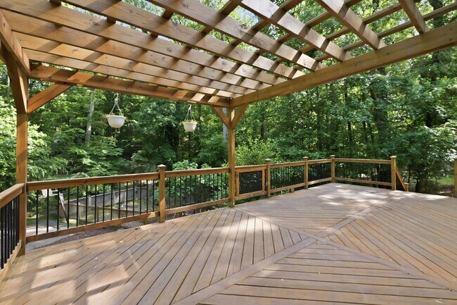 Building Photo - Gorgeous and Spacious 5 Bedroom Home, Cul-de-sac lot, Vaulted Ceilings, Large Backyard, Stunning ...
