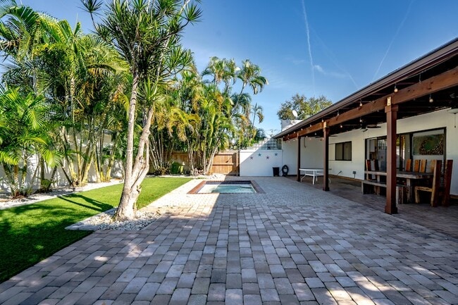 Building Photo - 665 Jeffery St