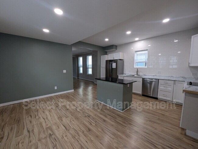 Building Photo - 603 Lavina St