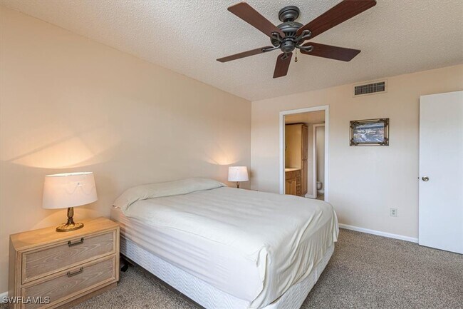 Building Photo - 4912 Tamiami Trl E