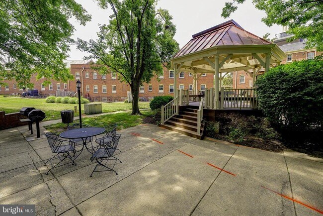 Building Photo - 1403 E Abingdon Dr
