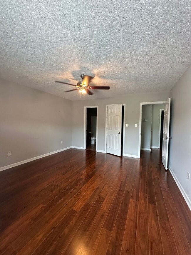 Building Photo - 2 bedroom, 2 1/2 bathroom condo