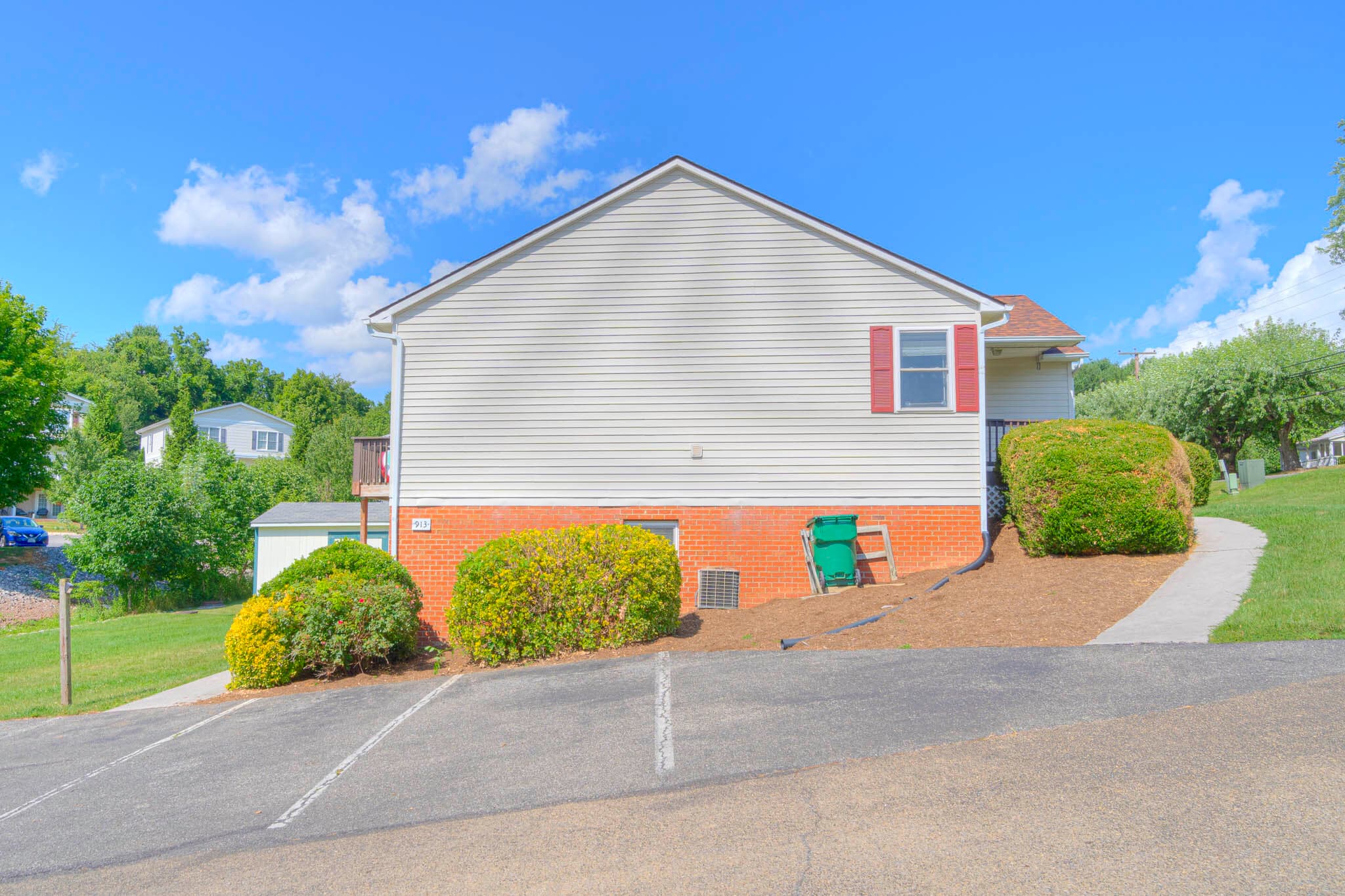 Building Photo - 913 Giles Rd