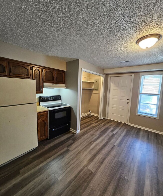 Building Photo - 11763 Wood Oak Ave