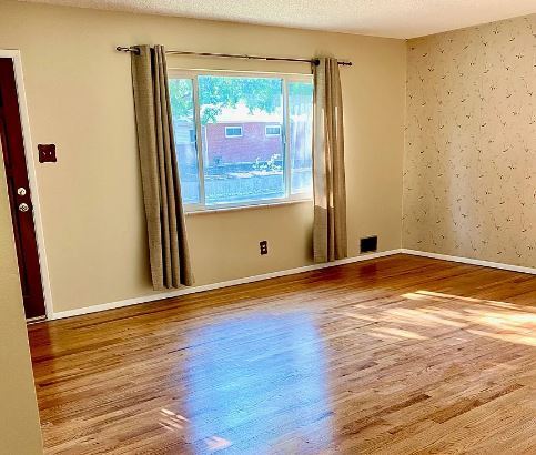 Family Room with View - 6898 Newman Street