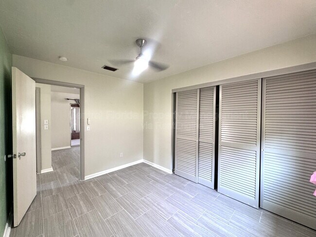 Building Photo - 1074 Gerona Ave