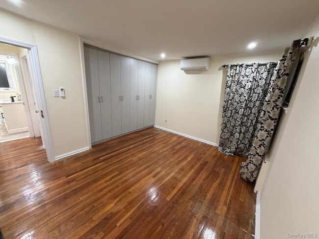 Building Photo - 150 E St