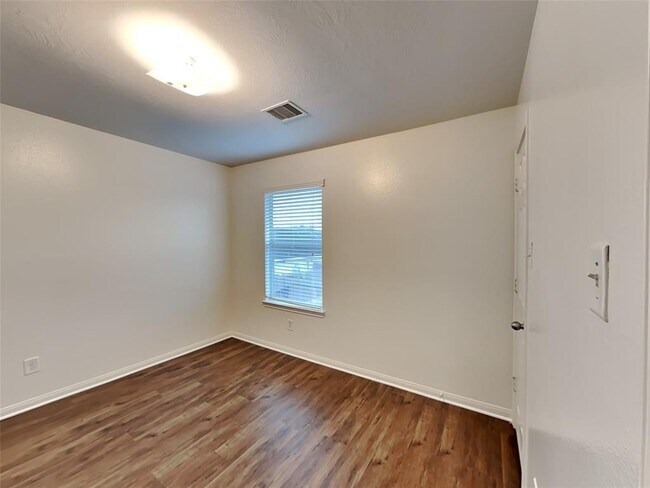 Building Photo - 5939 Stockholm Ct