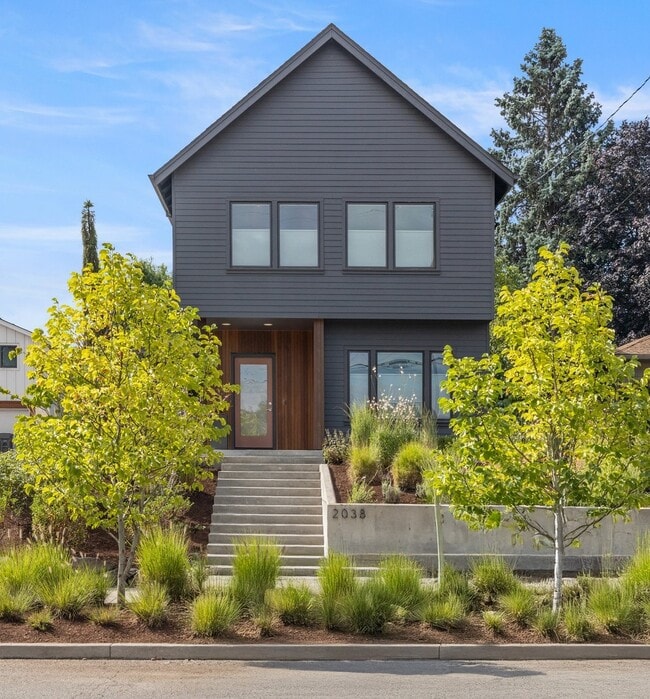 Building Photo - 2038 NE Morgan St