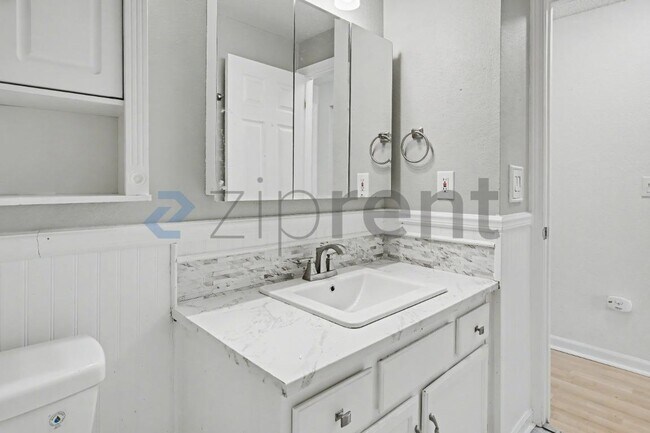 Building Photo - 5160 SW 180th Ave