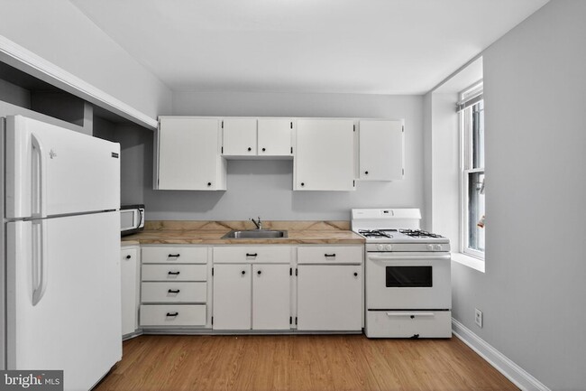 Building Photo - 4332 Mitchell St