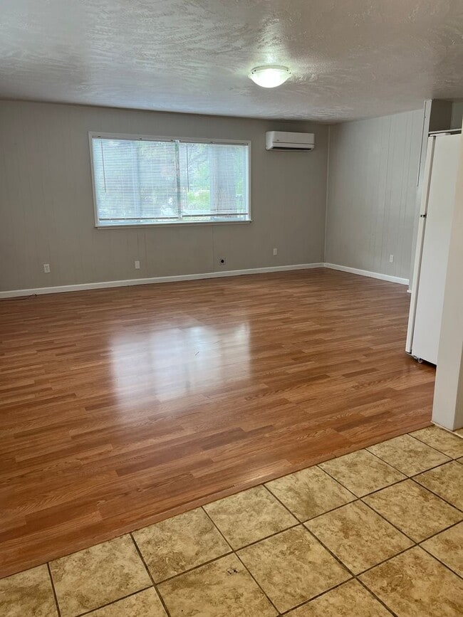 Building Photo - Quaint Studio , 1 Bath Home in Grants Pass
