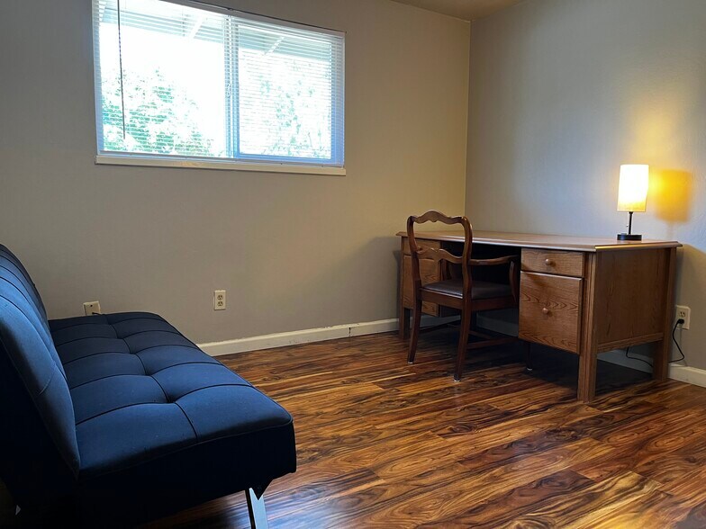 Building Photo - 925 Olympic Ave