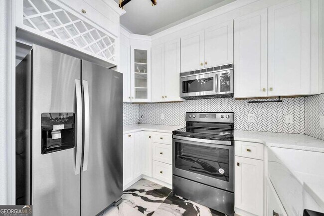 Building Photo - 3445 N Stratford Rd NE