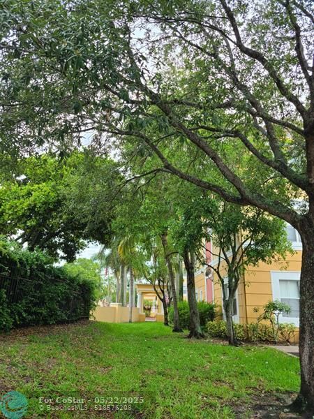 Building Photo - 2659 Carambola Cir N
