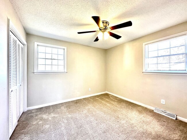 Building Photo - 4 Bedroom 2 Bath Home in Goose Creek