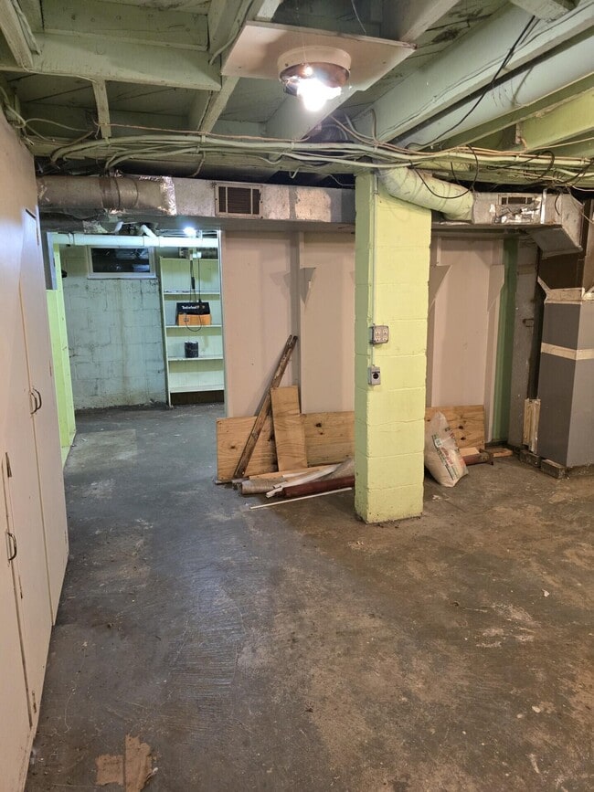 Building Photo - 204 S Robbins Ct