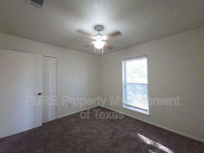 Building Photo - 304 McClendon Dr