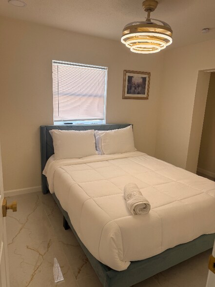 Building Photo - 4381 Shore Acres Blvd NE