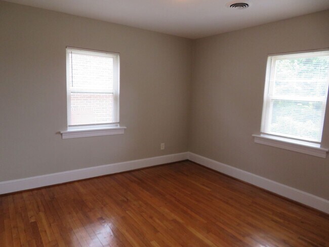 Building Photo - Colonial Heights Virginia