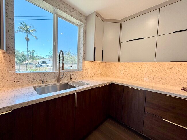 Building Photo - 1522-30 Falda Del Cerro Ct
