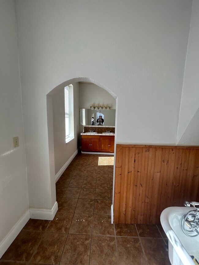 back bathroom - 426 N Roane St