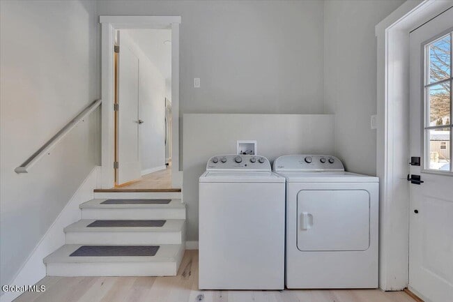 Building Photo - 257 W Circular St