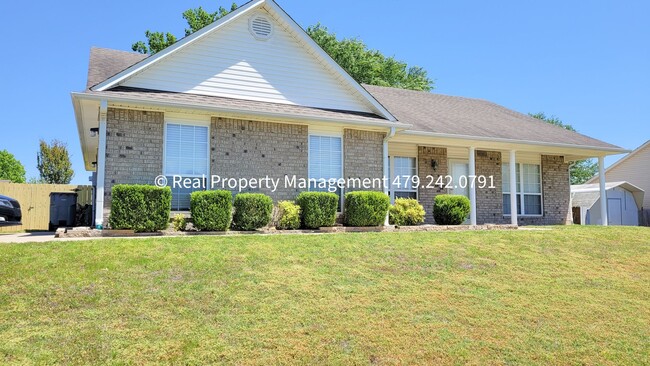 Building Photo - COMING SOON!! 3 Bedroom Home in Greenwood ...