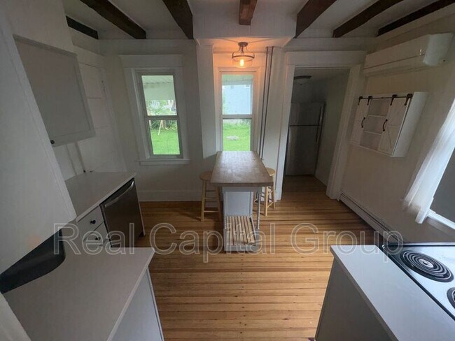 Building Photo - 376 Kenwood Ave