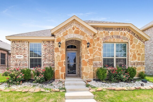Building Photo - 2157 Barx Dr