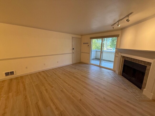 Primary Photo - Two Bedroom Two Bathroom In Mountlake Terrace