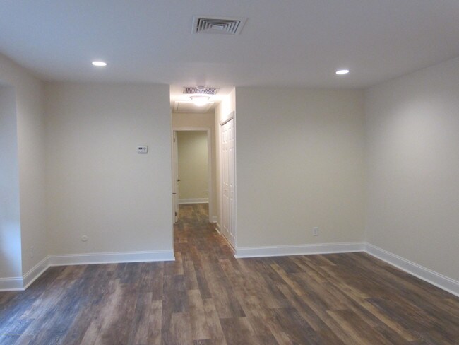 Building Photo - 22 Lasatta Ave