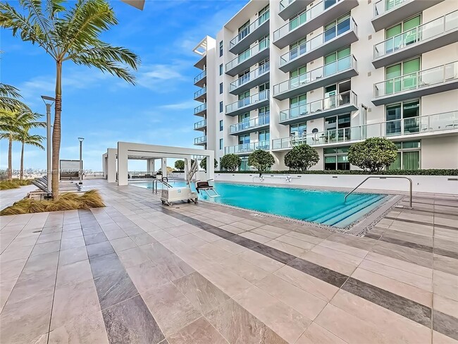 Primary Photo - 3900 Biscayne Blvd