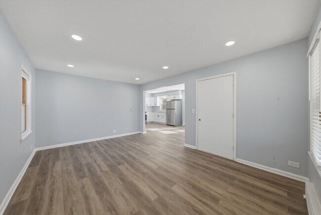 Building Photo - 2705 N Sayre Ave