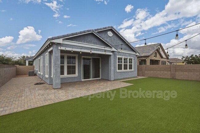 Building Photo - 2747 S Wildrose