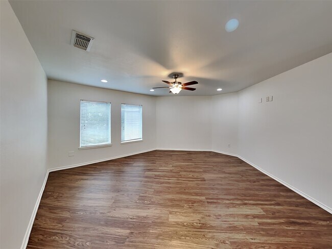 Building Photo - 15818 Shoreline Terrace Dr
