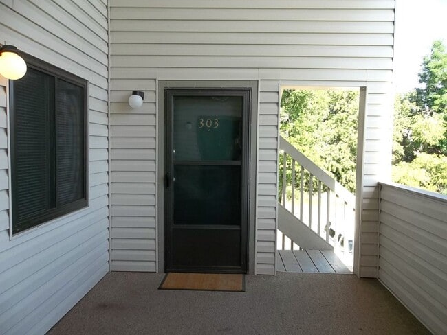 Building Photo - Bright Top Floor 1-Bedroom Near CSU + $200...